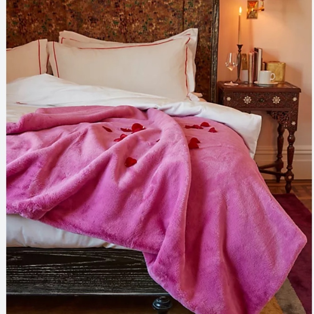 Apparis x free people pink Brady blanket & sleep mask pink new with tags